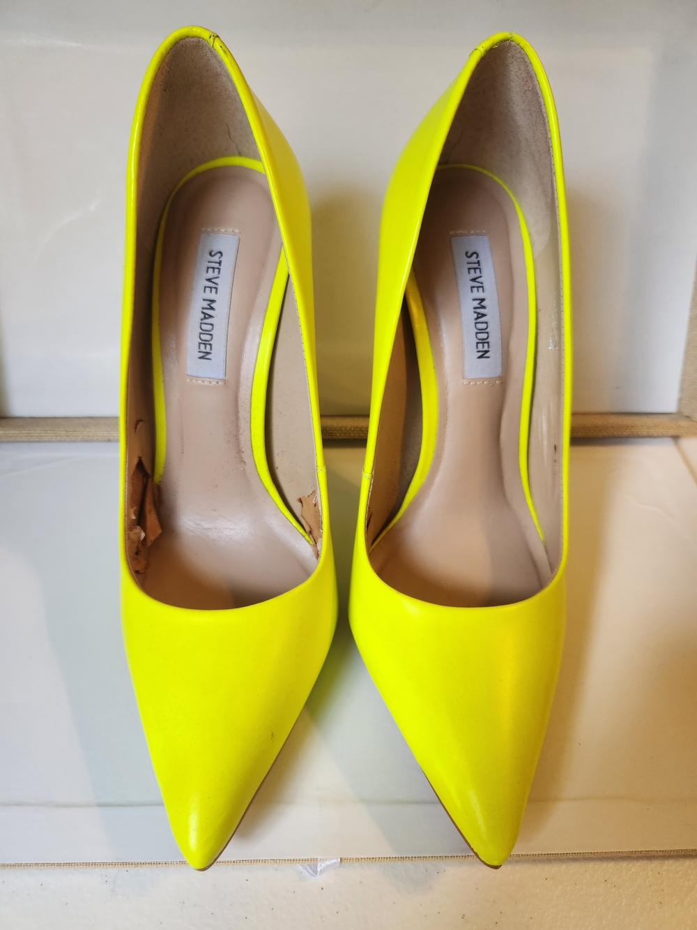 Steve Madden Daisie Neon Yellow Pointed Toe Stiletto Pumps Heels Sz 7.5 Y2K